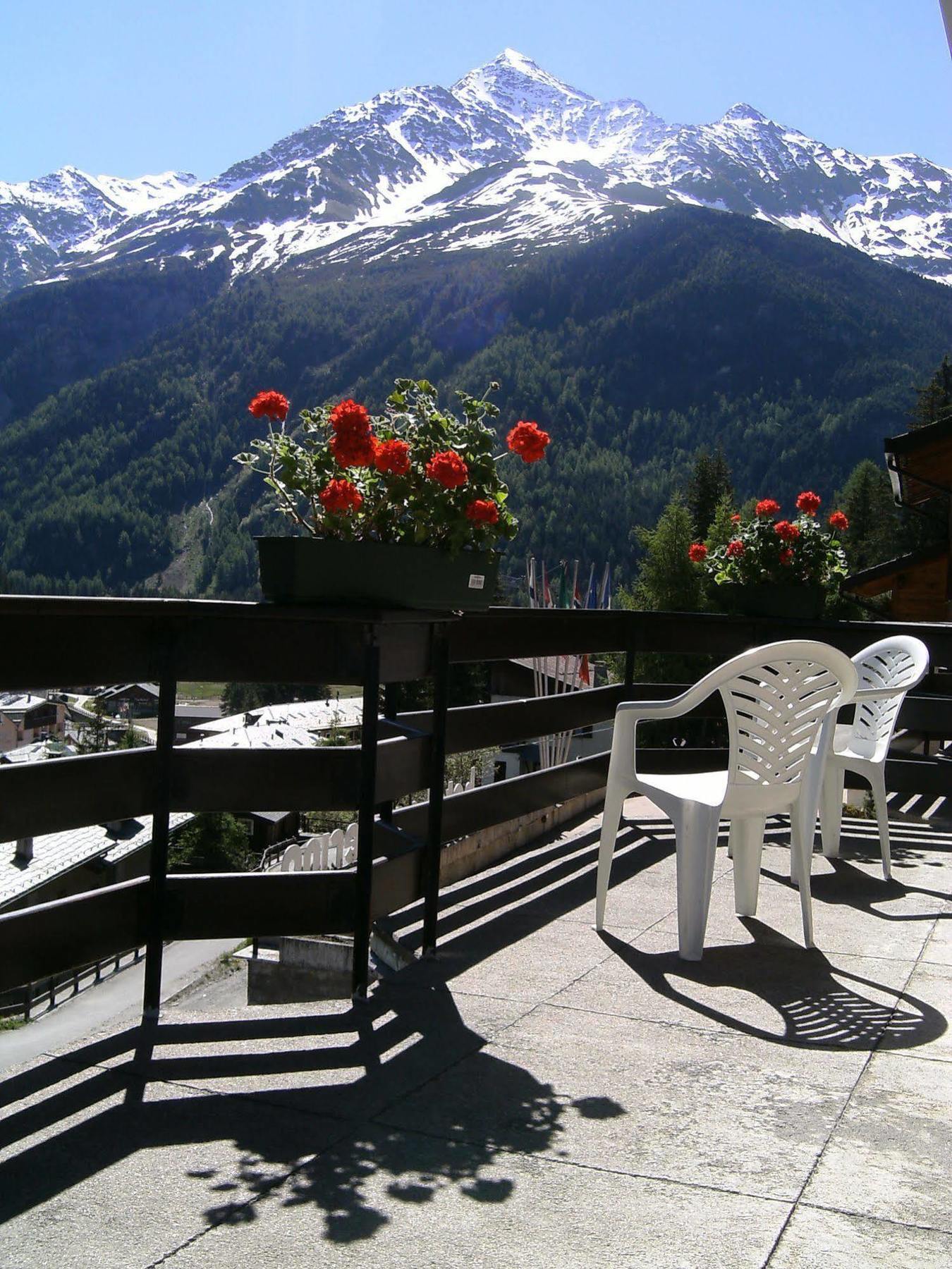 Hotel Meuble Adler - Rooms & Mountain Apartments Santa Caterina Valfurva Exterior foto